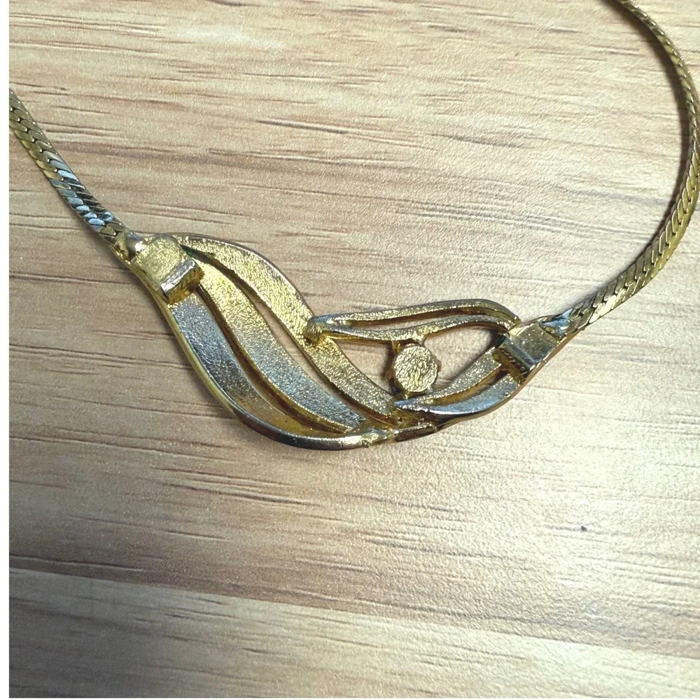Gold Tone Curved‎ Wave Necklace Clear Rhinestone Vintage Inspired